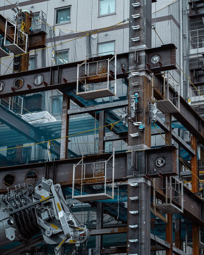 The Art of Drawing Readers In: Your attractive post title goes here Detailed view of a Japanese construction site showcasing steel beams and modern architecture.